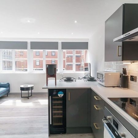 Modern 1 Bedroom Apartment In Preston Centre المظهر الخارجي الصورة
