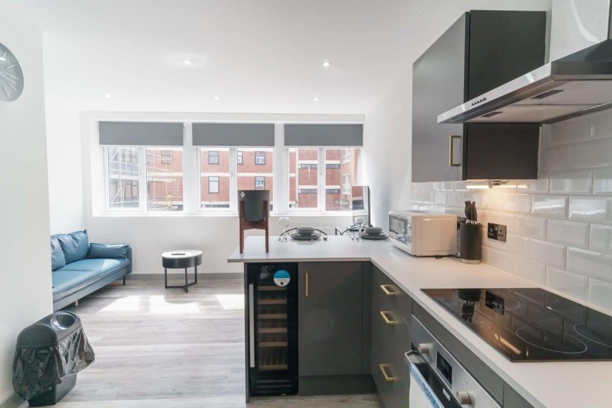 Modern 1 Bedroom Apartment In Preston Centre المظهر الخارجي الصورة