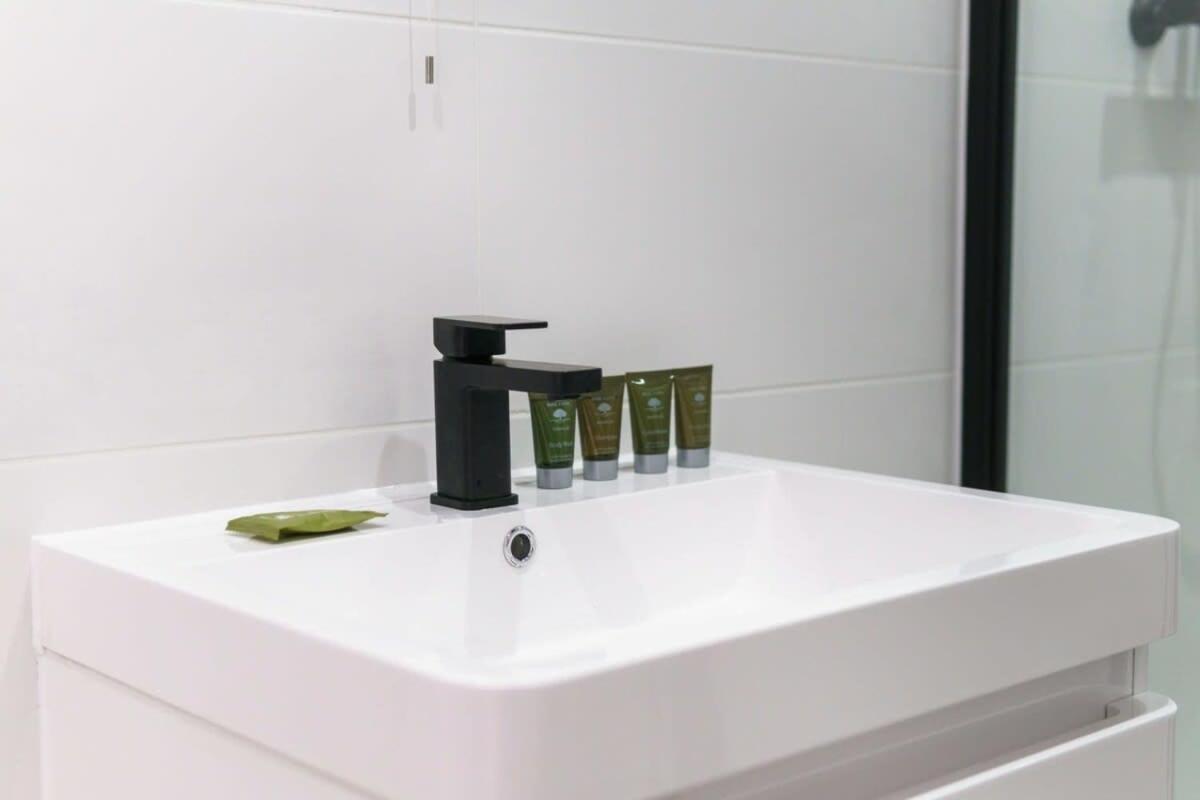Modern 1 Bedroom Apartment In Preston Centre المظهر الخارجي الصورة