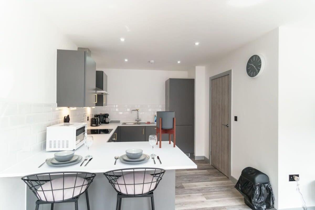 Modern 1 Bedroom Apartment In Preston Centre المظهر الخارجي الصورة