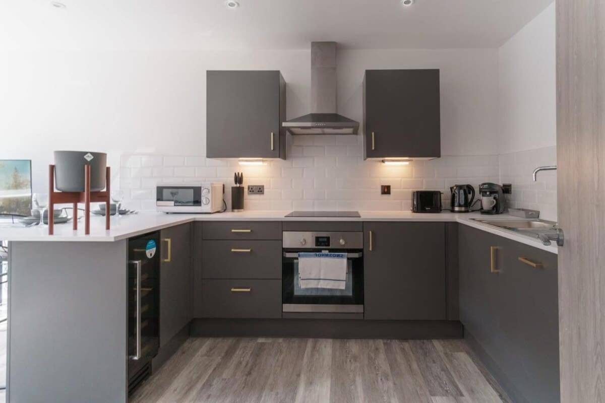 Modern 1 Bedroom Apartment In Preston Centre المظهر الخارجي الصورة