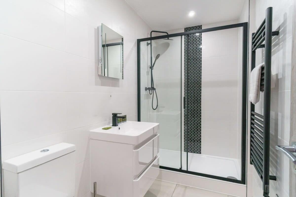 Modern 1 Bedroom Apartment In Preston Centre المظهر الخارجي الصورة